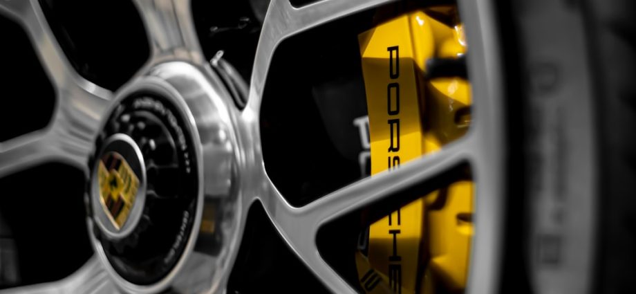 Photo Testul de aderență pe teren uscat: evaluare a performanței diferitelor tipuri de anvelope